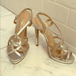 Oscar dela Renta Peep Toe Sling Back Heels